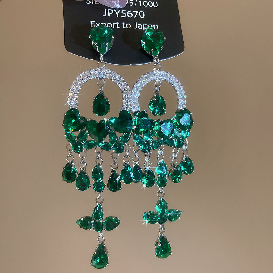 Agujas de plata transfronterizas flores de zircón aretes de bordillo estilo de moda pernos de auriculares lujosos de alto nivel de diseño de auriculares nicho