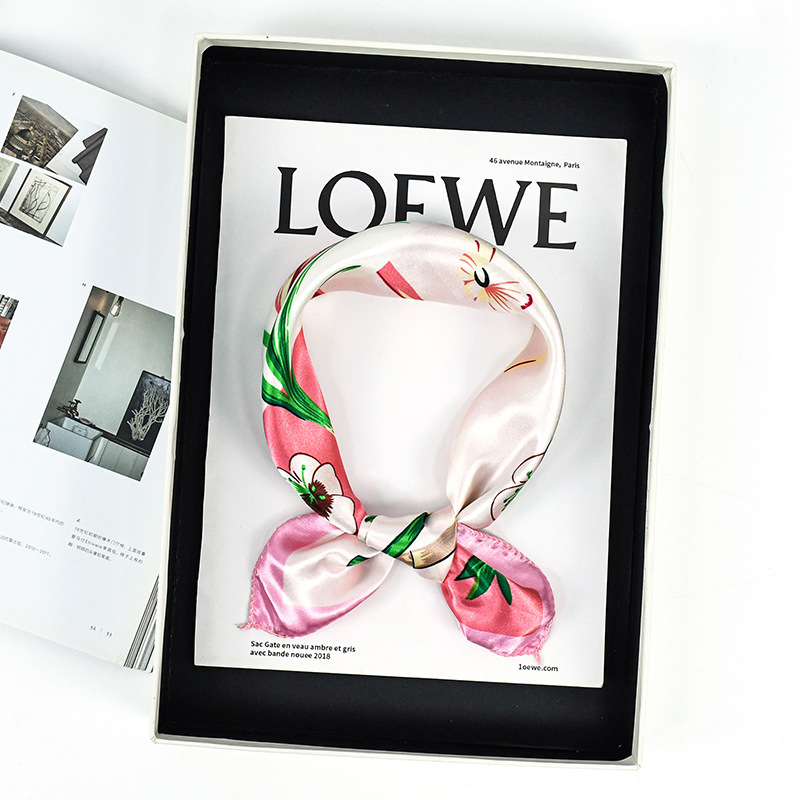 Alta sensación de primavera impresa pañuelo 50 color cuello de cor corta pañuelo cuadrado de color flor francesa retró pañuelo de seda damas