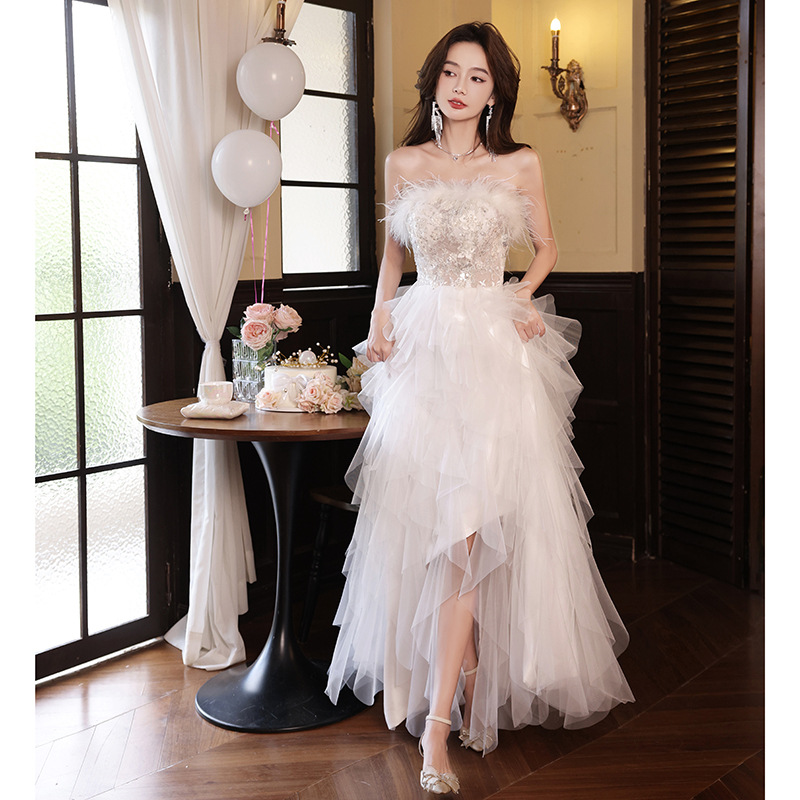 Đầm dạ hội cao cấp trắng tinh tế, thiết kế ôm body quyến rũ — Váy tiên nữ lông vũ màu trắng, Màu đen