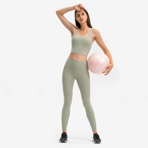 Autumn and winter new style U-shaped beautiful back yoga vest with chest pad, skin-friendly nude sports bra for women in Europe and America