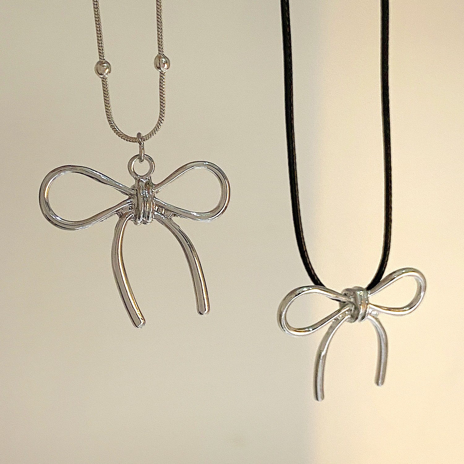 Lederhalskette mit Schmetterlingsknoten für Damen, angesagter Stil, exklusives Accessoire, elegante Halskette für süße, coole und sexy Mädchen_voghion.com