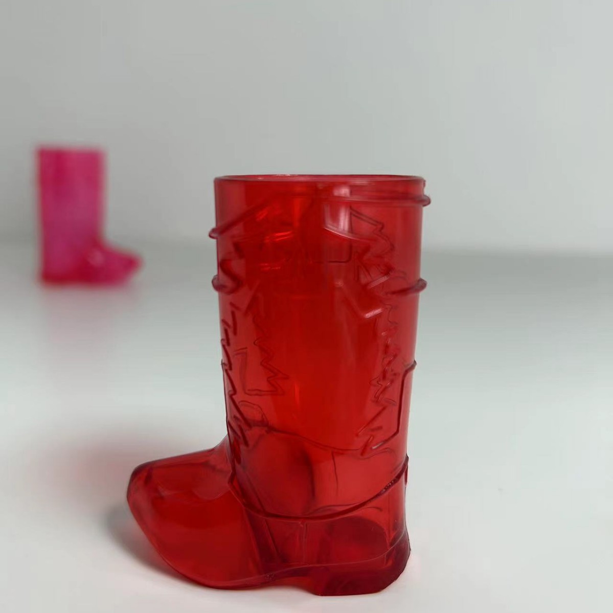 Большой красный без отверстий