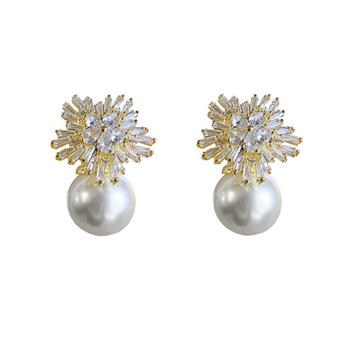 Attractive and high-end snowflake zircon pearl earrings S925 silver needle super flash temperament light luxury earrings for women 33396
