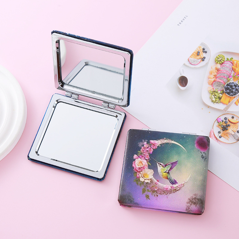 Lindo espejo pequeño Sanrio Kulomi espejo de maquillaje portátil de alto valor espejo de maquillaje portátil dormitorio de estudiantes espejo de maquillaje plegable