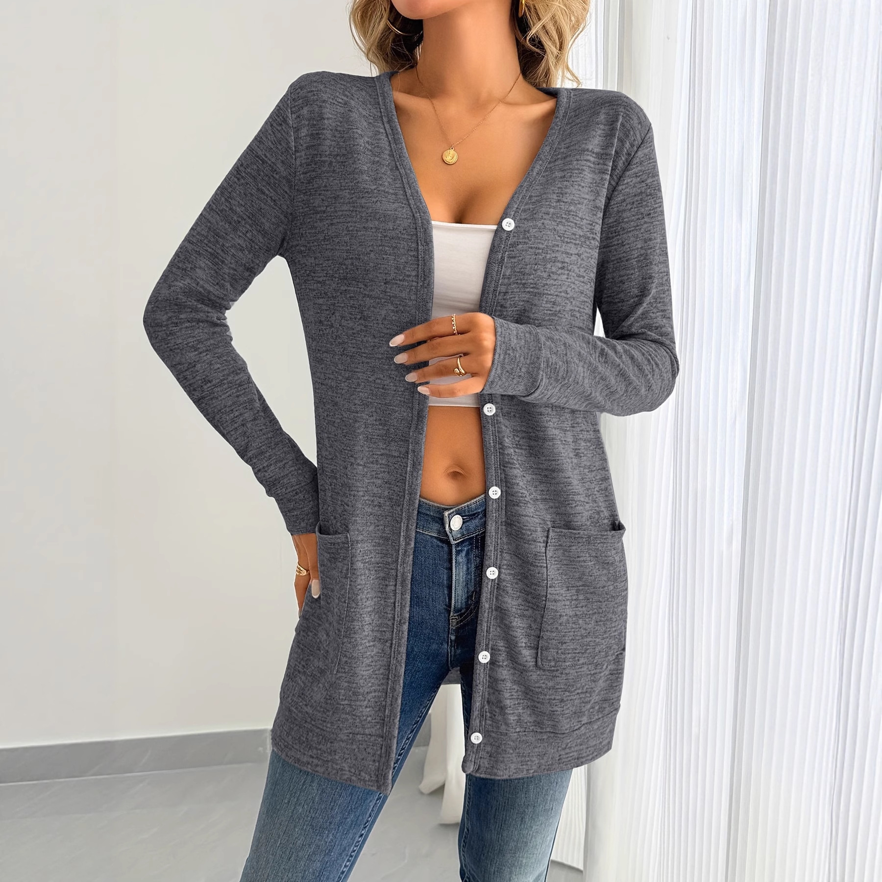 Dameskleding: een losvallend vest met lange mouwen en zakken in effen kleur voor de herfst en winter._voghion.com