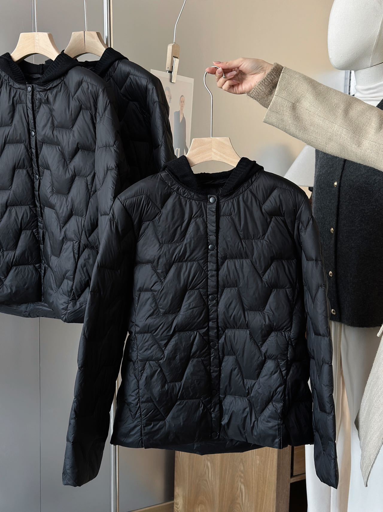 Cachemira encapuchada yoga chaqueta de plumón ligera mujer corta caliente empalme de moda exterior con chaqueta ligera