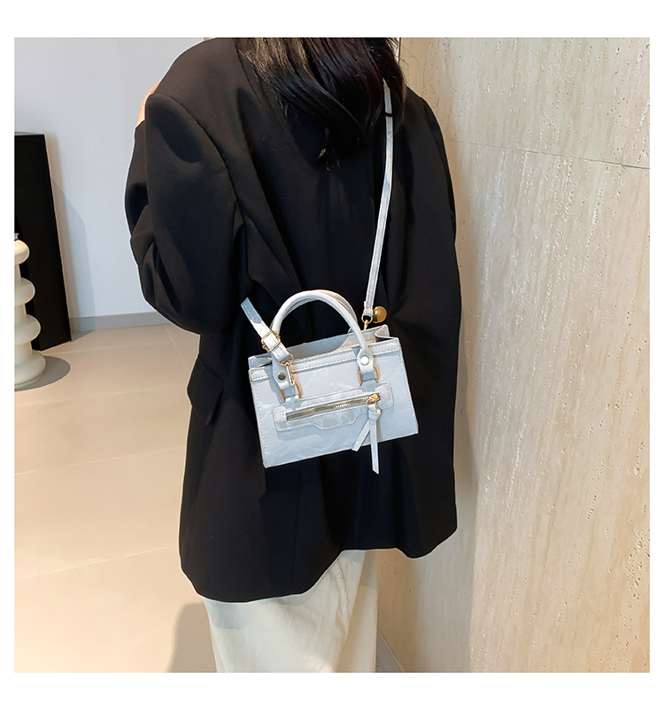 A retro, individualistic, casual single-shoulder crossbody bag for the autumn of 2024, featuring a fashionable, simple and elegant style, and a small square handbag for commuting undefined