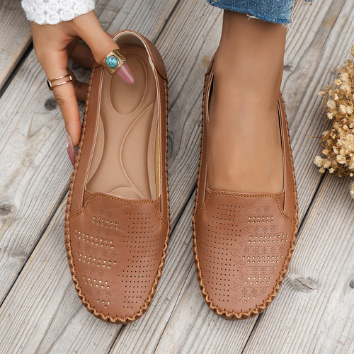 Plus-size e-commerce supplier: Solid-color vintage women's flat loafers—trendy, comfortable, and low-heeled