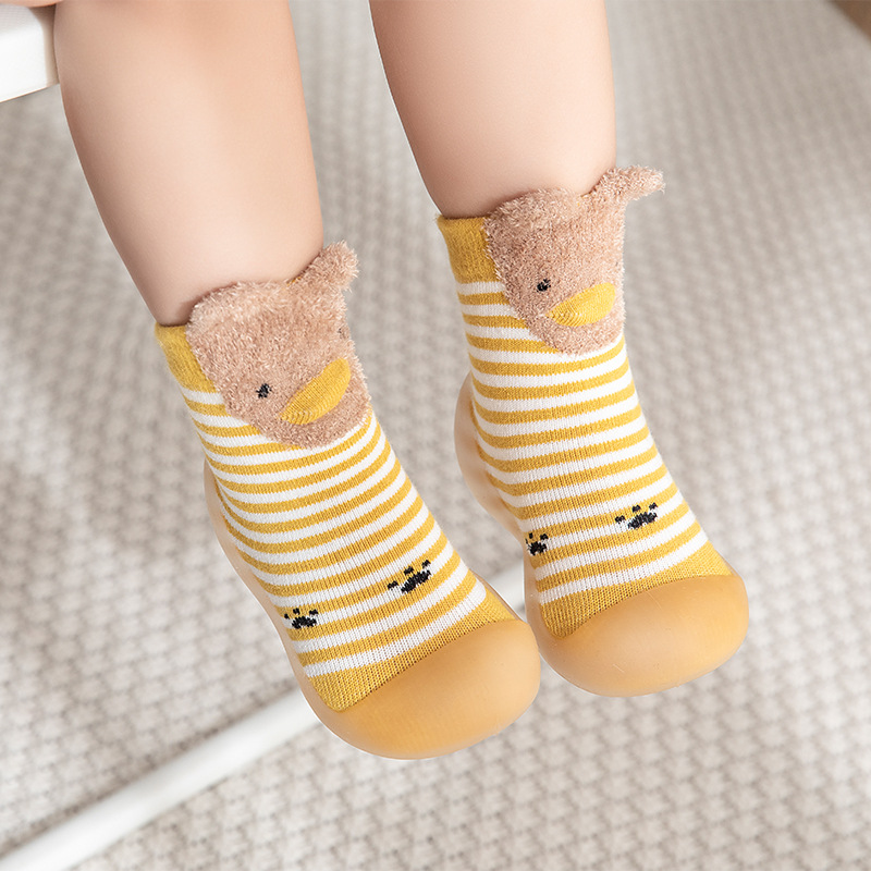 Nuevos zapatos para bebés, calcetines suaves, zapatos de piso caliente de invierno, zapatos para bebés antideslizantes y antichoques