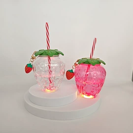 吸管杯;塑料瓶、壶;塑料杯