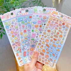 日本のかわいい動物の萌えはキャンディーの瑠璃の立体水晶をかわいがります。