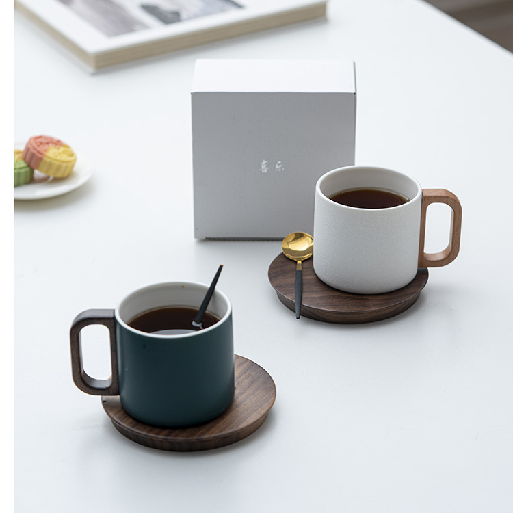 Ceramic Coffee Cup and Saucer Set, High-End Exquisite Mugs, Couple's Pair of Cups, Latte Cups, Magnetic Water Cups, Corporate Gifts