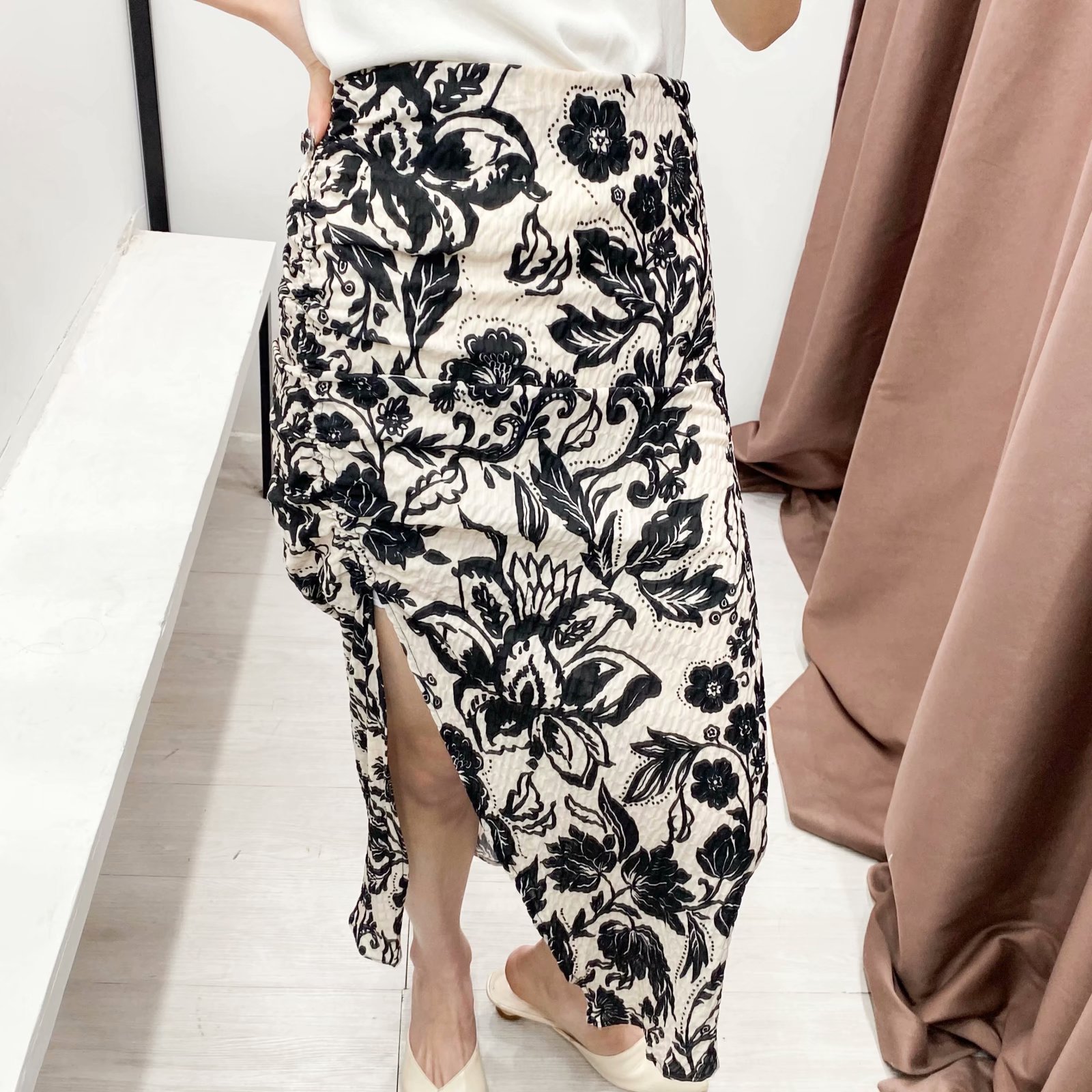 casual pleated design thin print split long skirt  NSAM54277