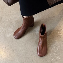 5.5cm个性宽松时尚2025年秋冬尖头中跟内增高中筒短靴独特时装靴