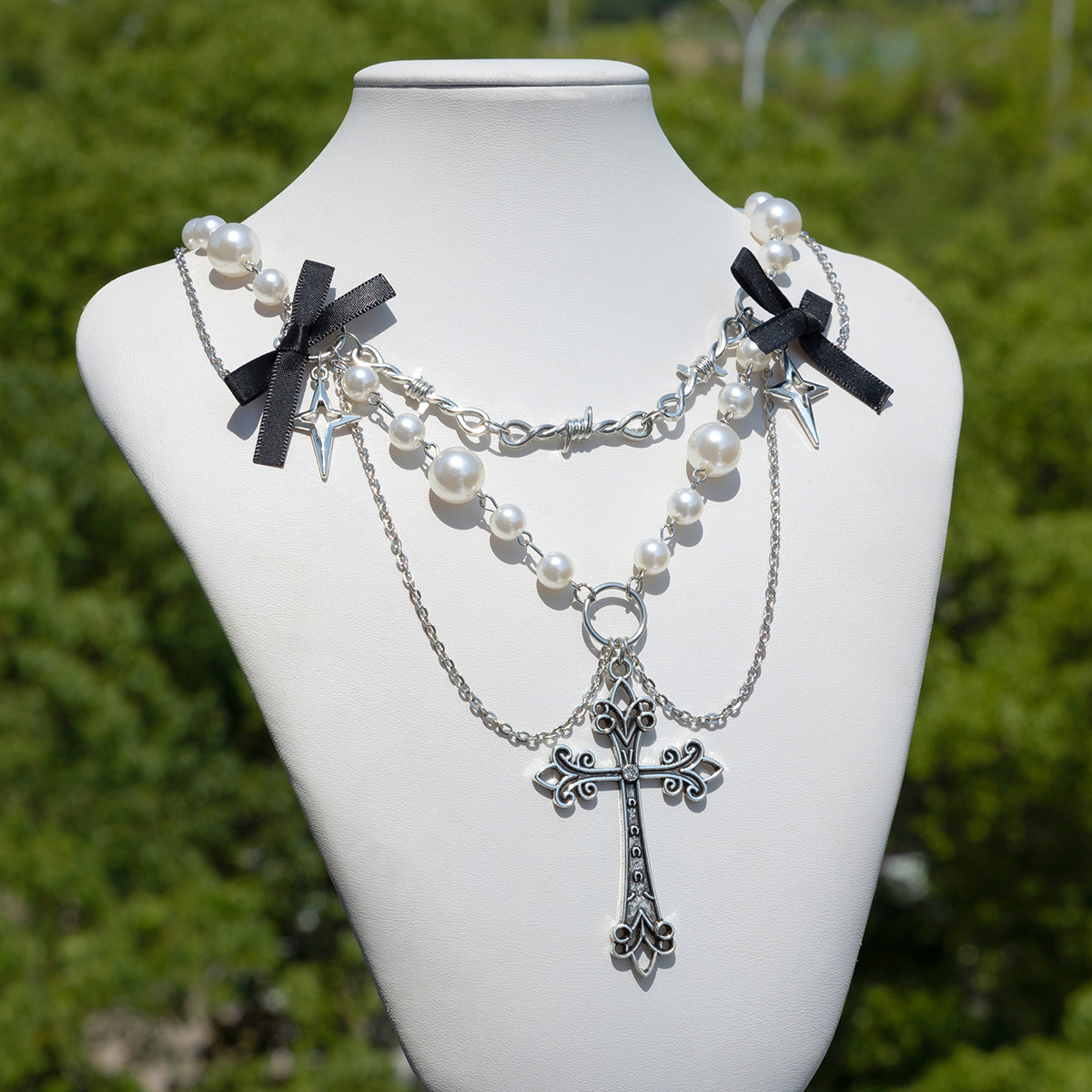 Collana a strati con croce e perle design elegante_voghion.com