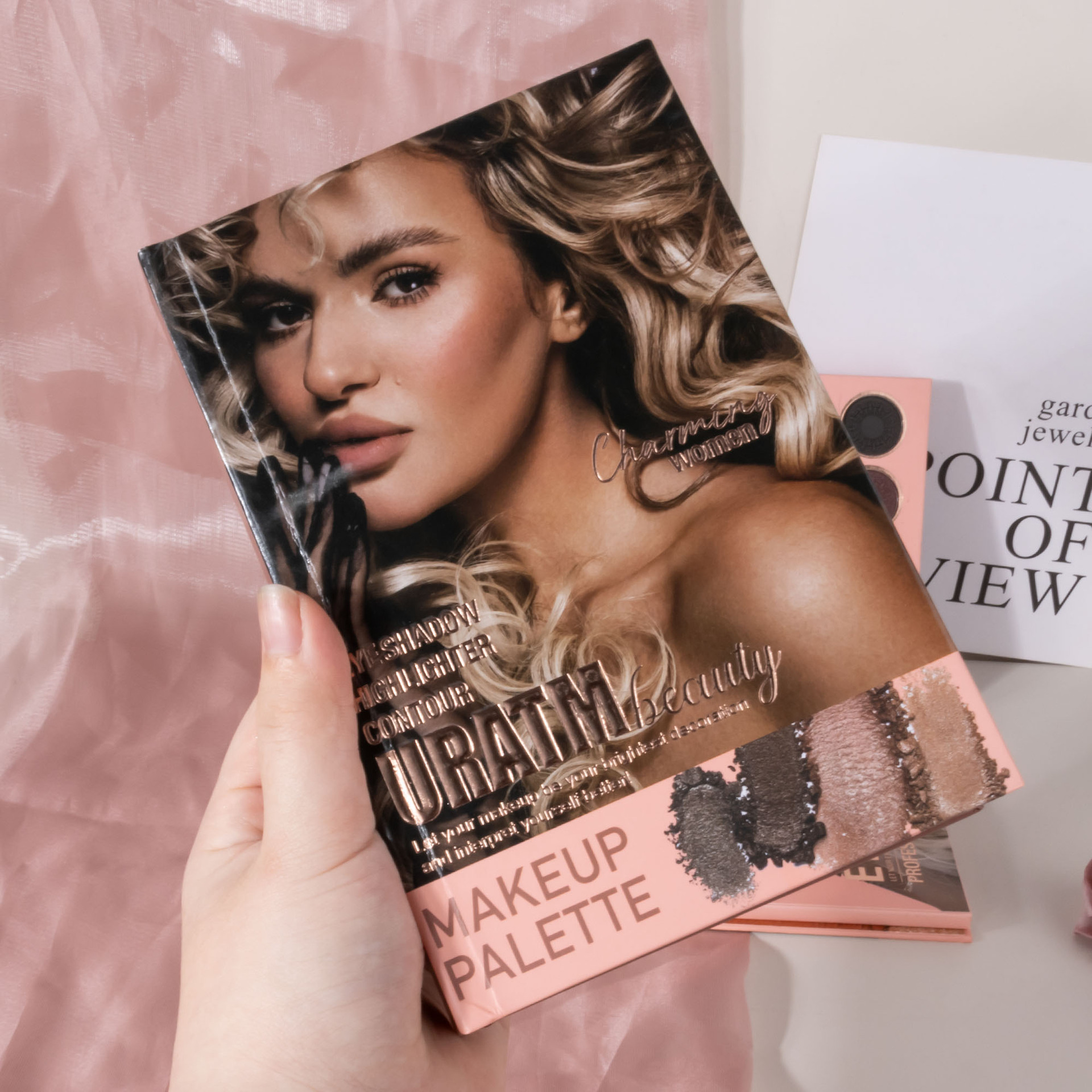A 54-color cross-border bestseller, 3-page eyeshadow palette, matte pearlescent blush, high-gloss one-piece, easy-to-apply makeup undefined