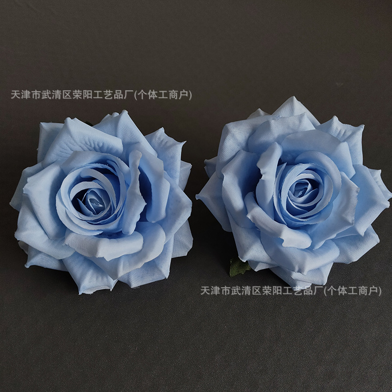 진한 파란색