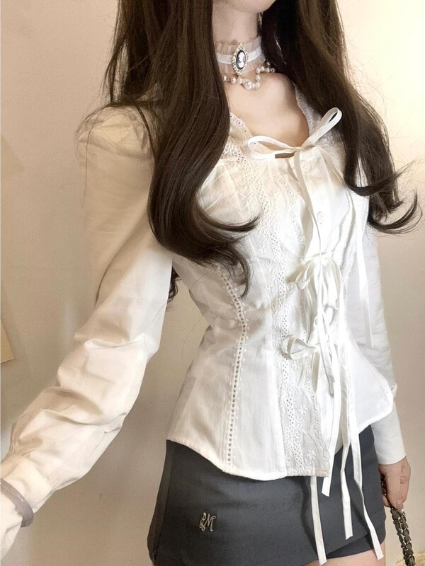 Korean-style white shirt with lace design for autumn, slim-fit waist shirt for a slimming effect, off-shoulder top with high elasticity and dyed finish