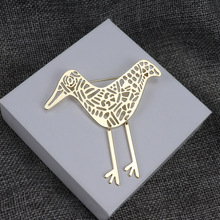 欧洲黄铜镀18K金镂空小鸟胸针动作胸花服装配饰