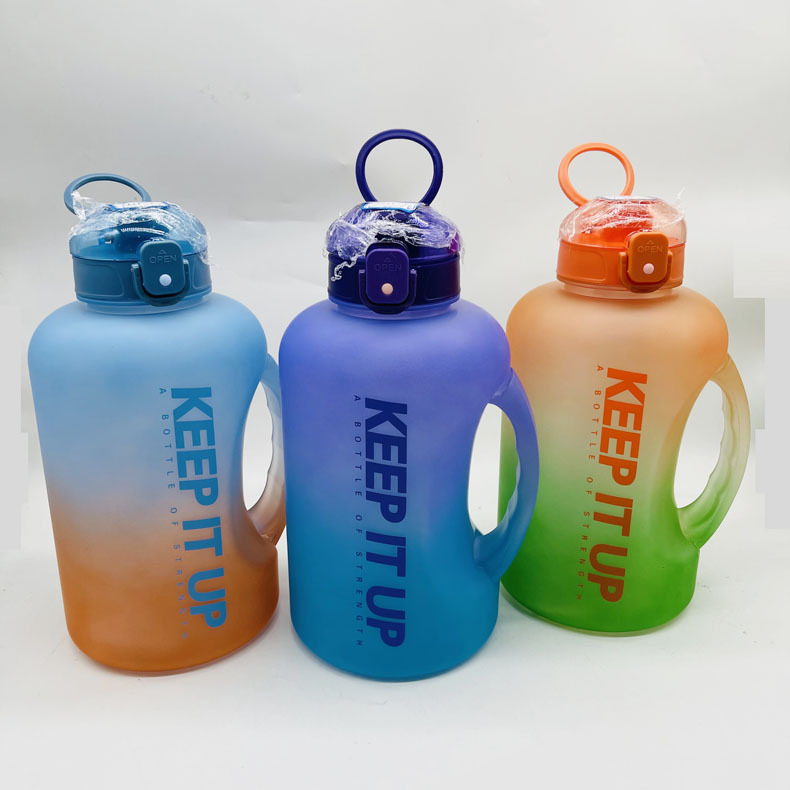 Youyun 8666-1 nuevo color gradiente taza de plástico de gran capacidad hervidor de agua de 2000ml mango conveniente con taza de escala