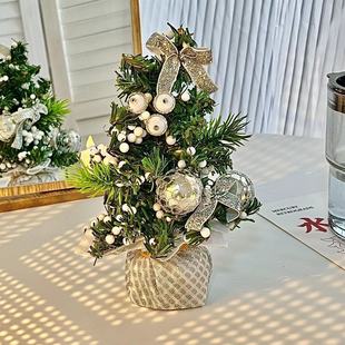 20cm Mini Christmas Tree Desktop Ornament Window Christmas Decoration Plastic Potted Plant Desktop Ornament