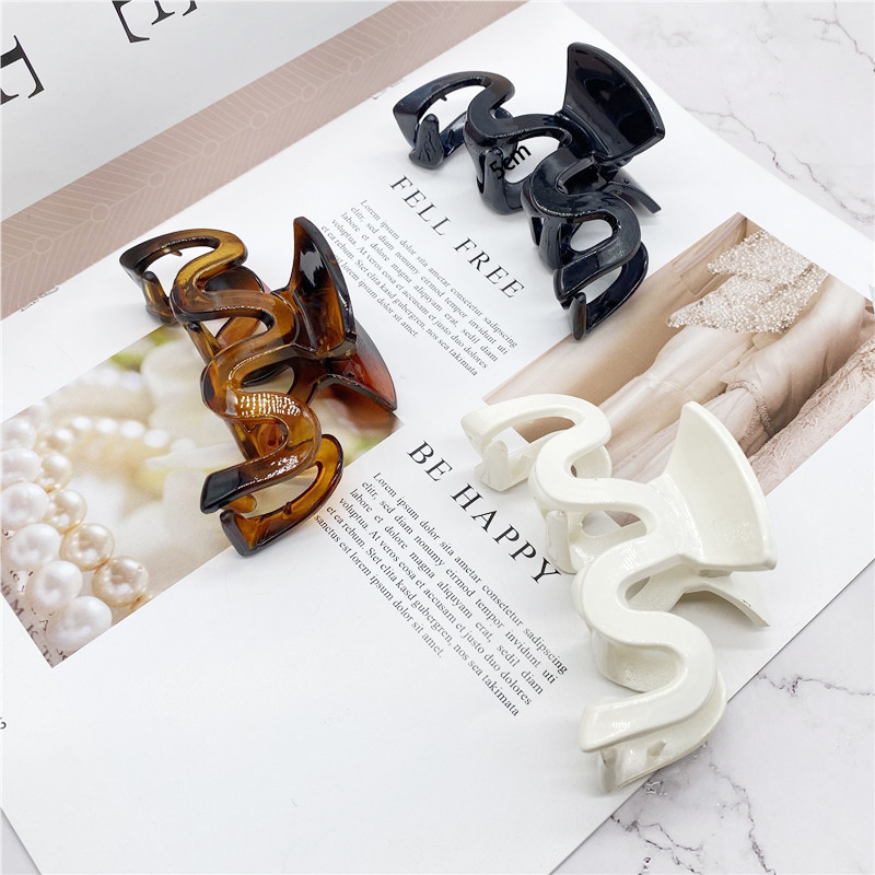 Korean M-shaped Big Wavy Resin Shark Clip Wholesale display picture 3