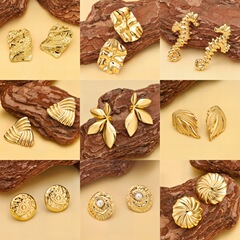ヨーロッパとアメリカの軽い高級ハイエンドチタン鋼幾何学イヤリングニッチメッキ 18K ゴールドイヤリングステンレス鋼イヤリングの国境を越えた特別供給