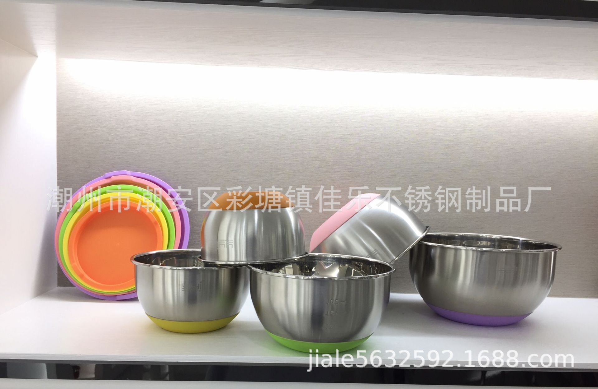 欧式加深加厚不锈钢碗沙拉盆 带刻度搅拌碗色拉盆 彩色硅胶底