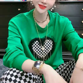 欧今年流行网红款爱心卫衣套装2023新款女装上衣棋盘格裤子两件套