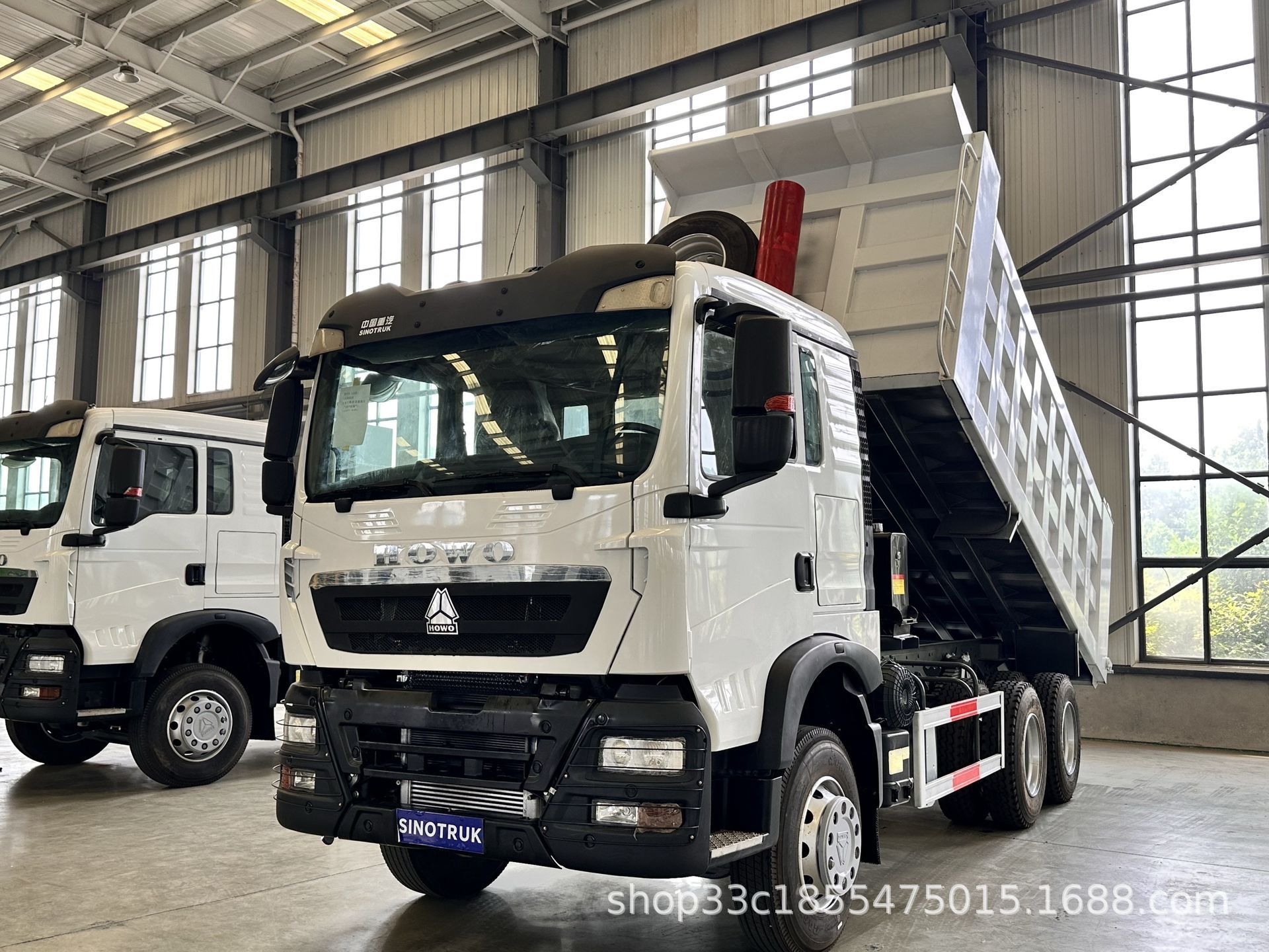 Cross-Border Export of Sinotruk Howotx6X4 Dump Truck with 371 Horsepower for Transporting Gravel and Earth, with a Dump Box