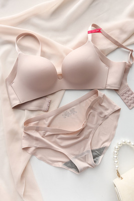 Japanese comfortable bra set without rims, push-up, traceless, glossy side breast-retracting girl underwear, women's three-button