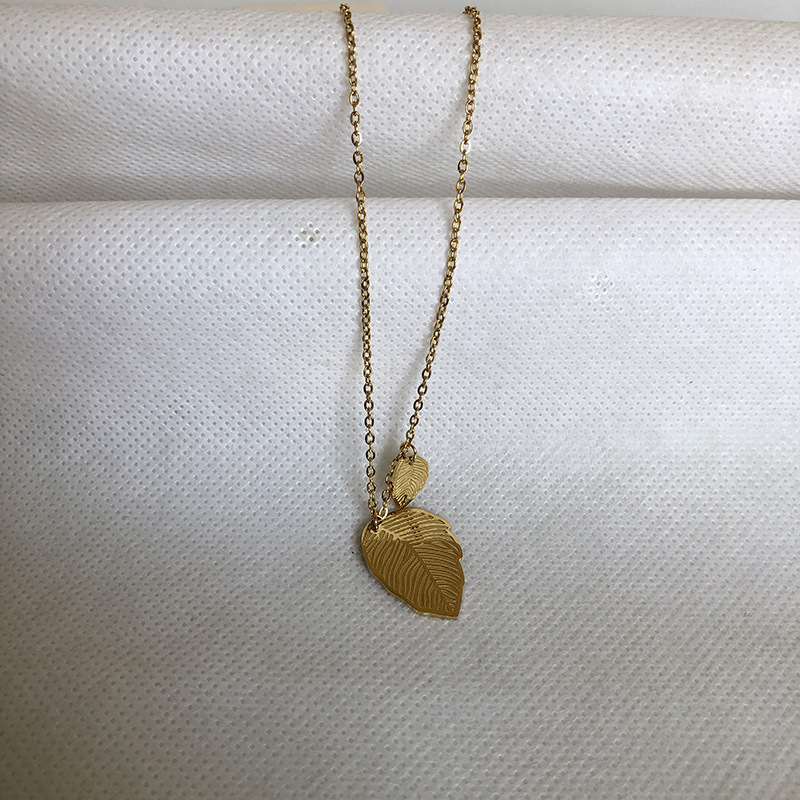Joyería colgante transfronteriza al por mayor de acero inoxidable flor hoja ala forma colgante sin decoloración collar simple de las mujeres