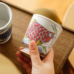 西田木雨金龍魚高足杯陶磁器家庭用錦鯉対杯中国式レトロ手描き青花国潮茶杯