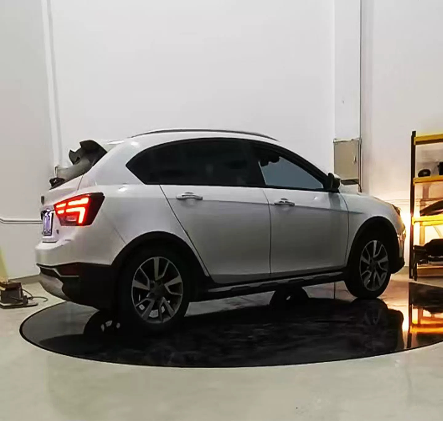 3-ton rotating car display stand 5.4m S-store bar performance smart 360 ° Rotating stage garage turntable
