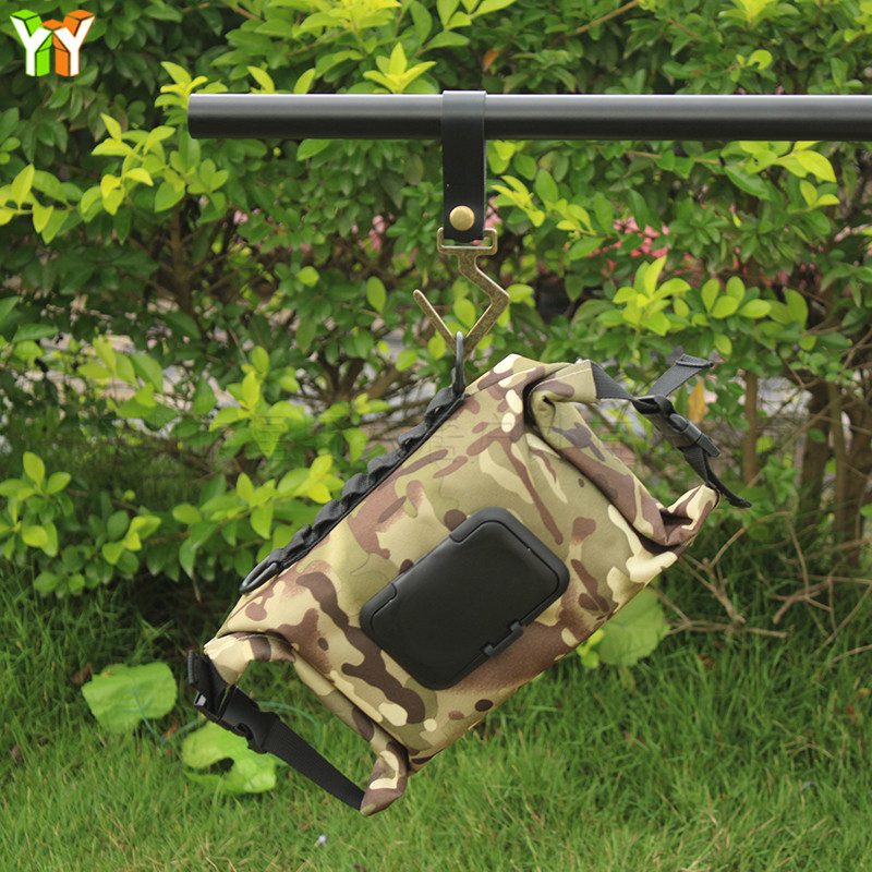 Colgante portátil multiusos hebilla caja de pañuelos en stock al aire libre camping camuflaje multicolor lienzo tejido húmedo caja de pañuelos