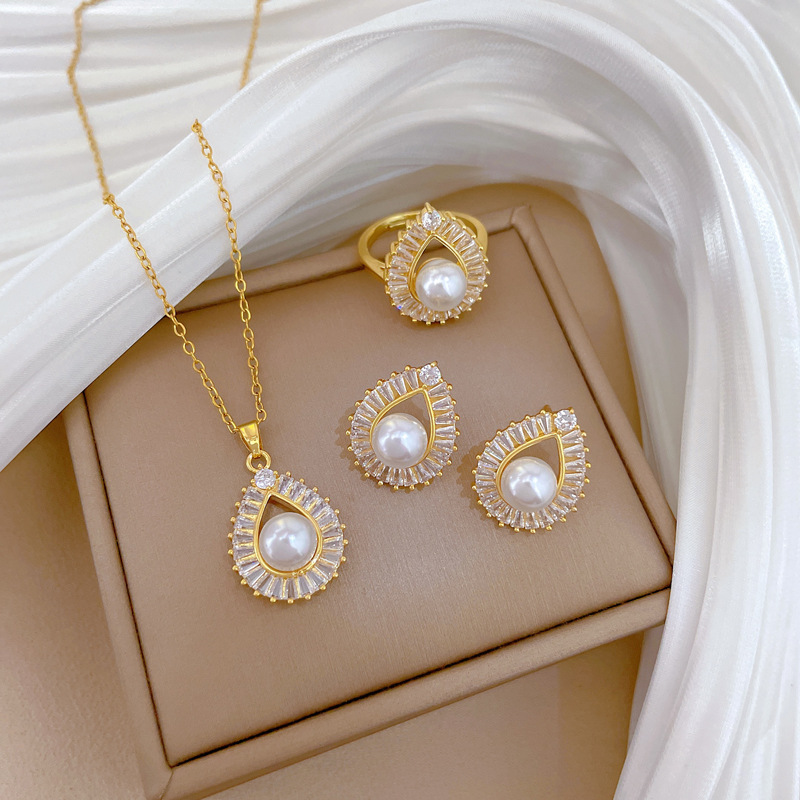 Gorgeous Palace Pearl Necklace With Diamonds In Titanium Steel_voghion.com