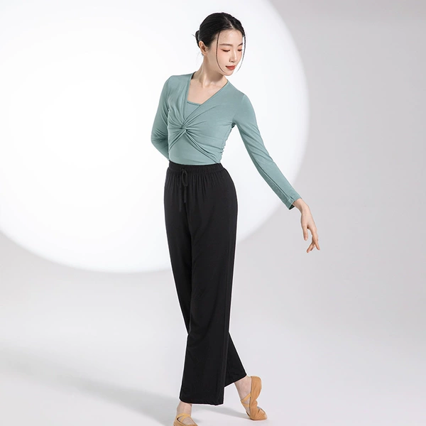 *Twisted pattern*Bean green long sleeves+Black*Wide leg pants*