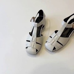 シープスキンバージョンラウンドトゥ本革レトロローマンサンダル女性の夏のアウター厚いヒールローヒール豚ケージ靴中空カジュアル包頭