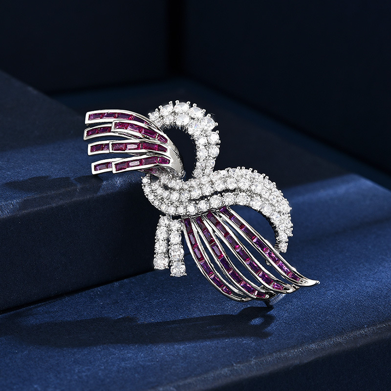 Design geometric high-end creative brooch