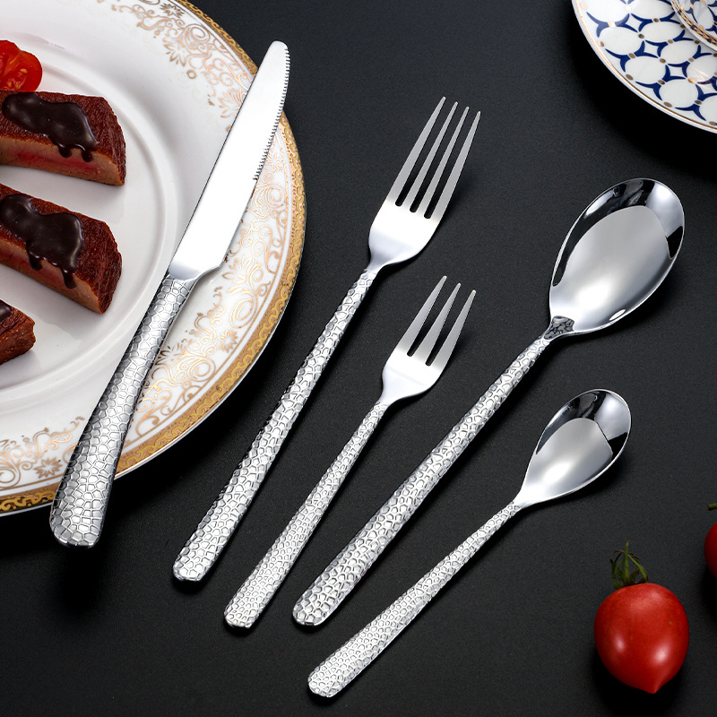 Escala de acero inoxidable estilo europeo occidental vajilla cuchillo, tenedor y cuchara patrón de martillo chapado en oro engrosado cuchillo de carne postre tenedor cuchara conjunto de cinco piezas