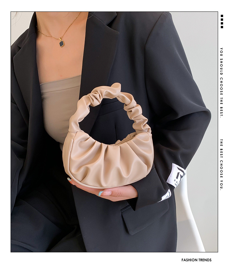 2024 Sommer Neue Trendy Internet Rot Vielseitig Eine Schulter Unterarm Modische Handheld Einfach Gefaltete Wolke Tasche_voghion.com