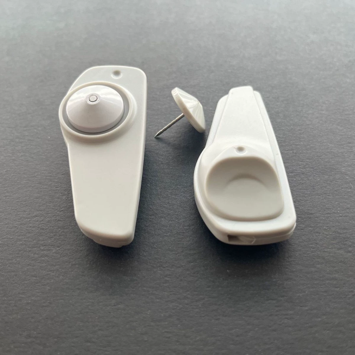 Производитель оптом тапочки третьего поколения с противоугонной пряжкой, супермаркет, одежда, обувь и головные уборы, обувь в форме твердой этикетки, пластиковый звуковой магнитный противоугонный магнитный зажим