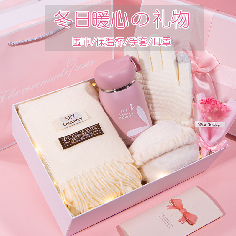 Birthday Gift for Girls to Give to Their Girlfriends, Friends and Besties, Practical High-End Souvenirs, 2025 New Winter Scarf Gift Box
