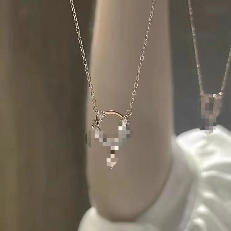 Star moon necklace female clavicle chain light luxury niche design high sense ins girlfriends gentle fairy fashion