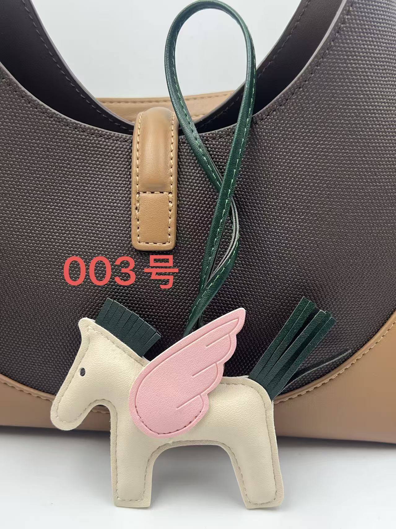 Colgante de bolsos Pegasus Mini Colgante de bolsos de estilo simple llaver de cuero image 9