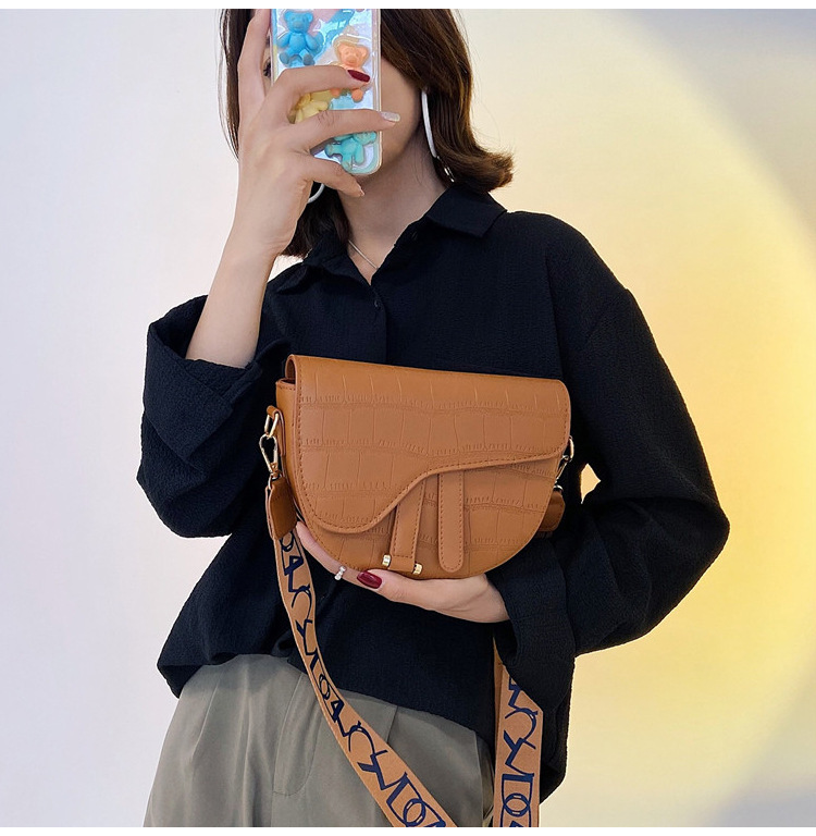 Street 2024 New Crocodile Saddle Shell One Shoulder Oblique Straddle Small Women's Bag Irregular_voghion.com