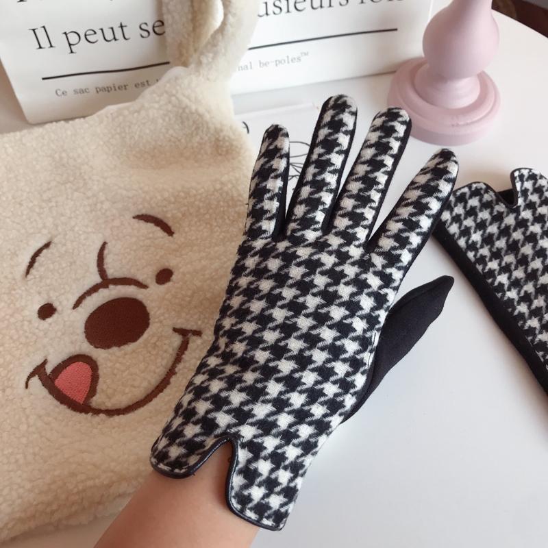 Women'S Retro Plaid Gloves Finger Touch Screen Cashmere Plus Velvet Thick Warm display picture 3