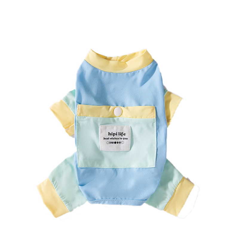 En verano, los perros salen con protección solar y se enfrían, ropa de protección solar de cuatro pies a juego