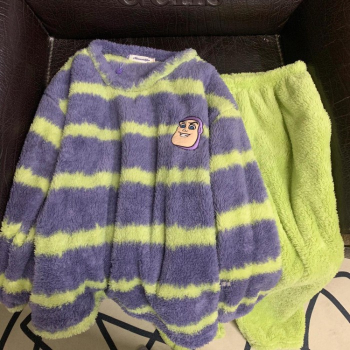 Fábrica al por mayor otoño y invierno nuevo estilo de rayas simple pijama de cuello redondo más terciopelo grueso coral terciopelo franela ropa doméstica