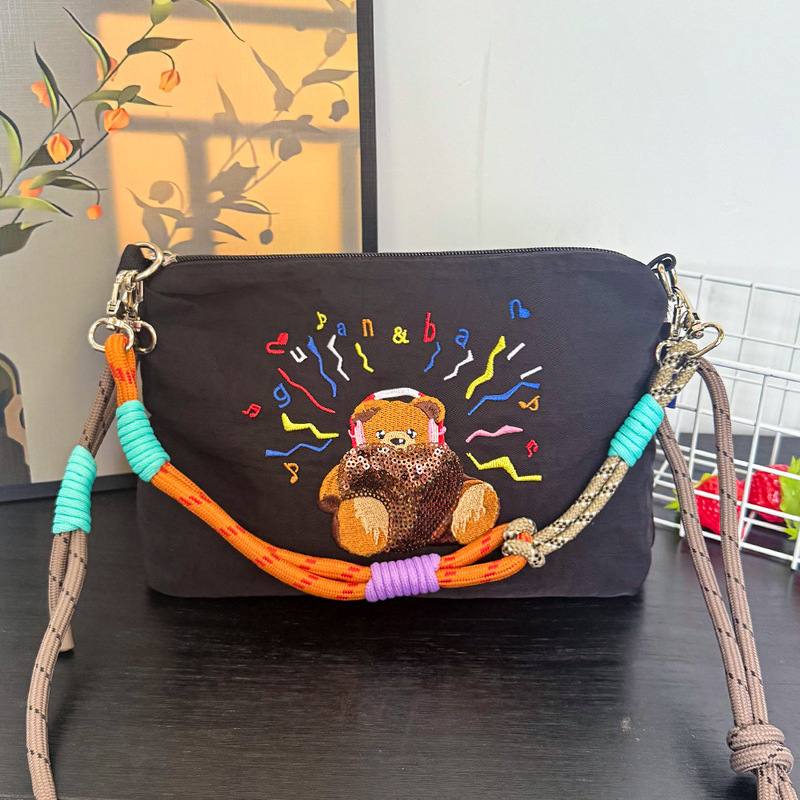 ブランドのボールグァン夏の刺繍防水ショルダーバッグのデザインに合わせて大容量のカジュアルなショルダーバッグの女性がいます。|undefined